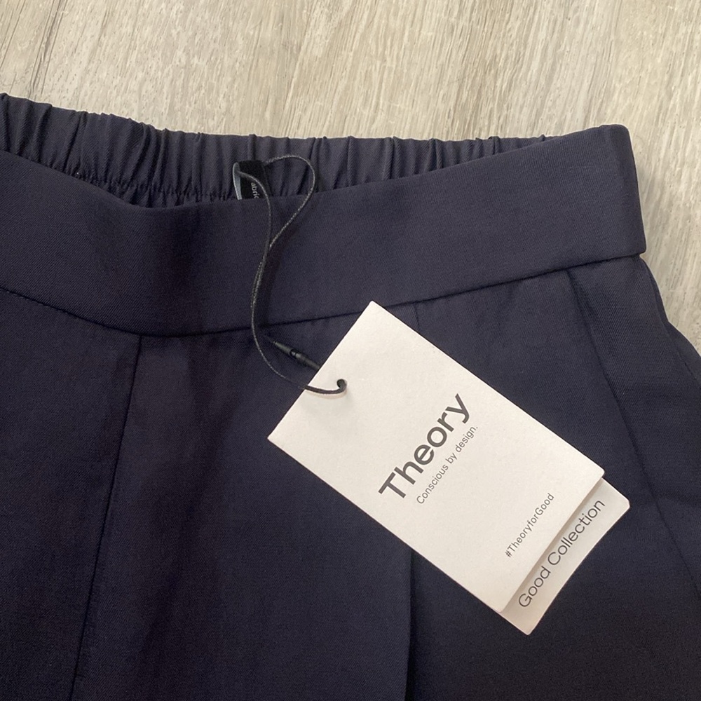 NWT Theory Navy Twill Pleated Pull On Shorts - Picture 4 of 12